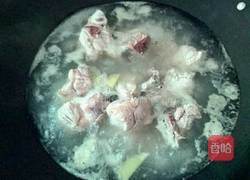 玉米胡萝卜龙骨汤的做法图解2