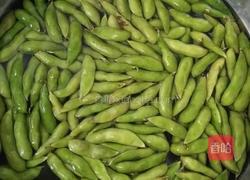 水煮毛豆的做法图解1