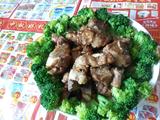 冰镇西兰花拼排骨的做法[图]