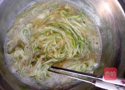 香香的西葫芦鸡蛋饼的做法图解2