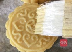 广式豆沙蛋黄月饼的做法图解18