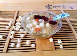 冰糖银耳莲子羹