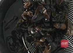 木耳炒肉片的做法图解3