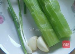 凉拌莴笋丝的做法图解1