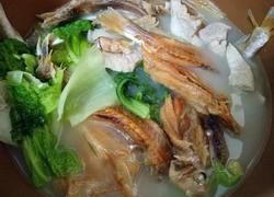 自晒海鱼干煲猪腩肉青菜煲