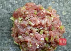 香芹猪肉锅贴的做法图解2
