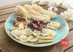 五指毛桃煲猪骨的做法图解1