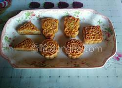 莲蓉蛋黄月饼