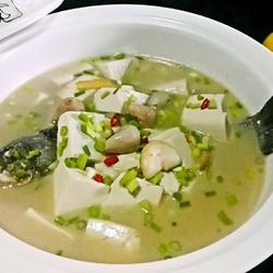 青菱鲫鱼豆腐汤的做法[图]