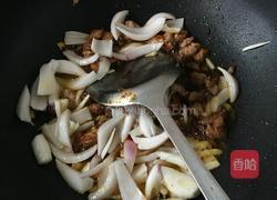 木耳腐竹炒透的做法图解3