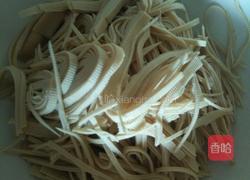 麻辣洋葱豆皮丝的做法图解1