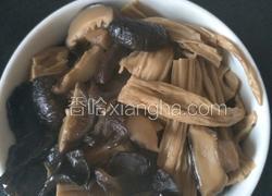 木耳香菇烧腐竹