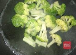 西兰花炒红萝卜的做法图解1