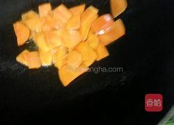 西兰花炒红萝卜的做法图解3