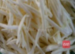 茭白炒肉的做法图解1