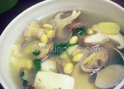 鲜蛤豆腐汤