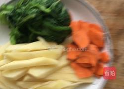 小白菜土豆汤的做法图解1
