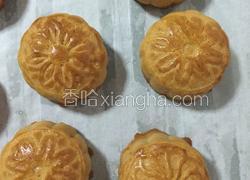 蛋黄莲蓉月饼