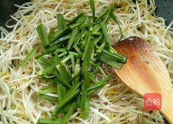 绿豆芽炒韭菜的做法图解2