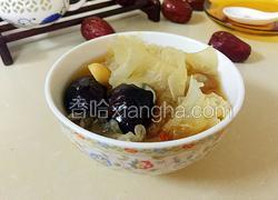 银耳红枣莲子羹