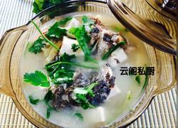炖石斑鱼头豆腐汤