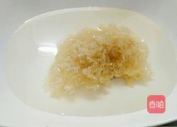 枸杞子雪耳炖椰子的做法图解2