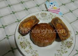 莲蓉蛋黄月饼
