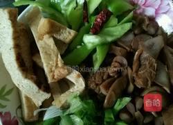 菜椒炒花肠的做法图解1