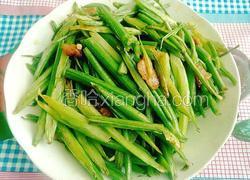 芹菜炒小酥肉片