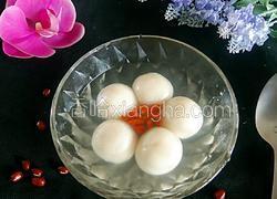芝麻松仁汤圆