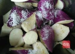 鸡腿肉烧茄子的做法图解1