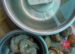 香菇海虾豆腐汤的做法图解1