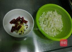 芹菜炒牛肉的做法图解1