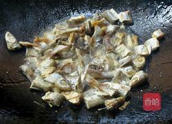 炒鱼干的做法图解5