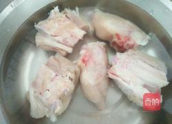 花生红枣炖猪手的做法图解2