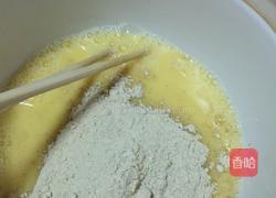 茴香鸡蛋红豆薏米饼的做法图解2