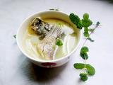 鲢鱼头尾汤的做法[图]