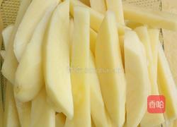 梅花肉炖土豆海带的做法图解2