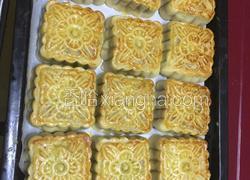 莲蓉蛋黄月饼