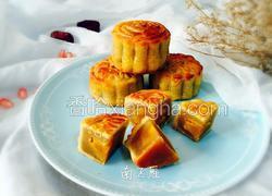蛋黄莲蓉月饼