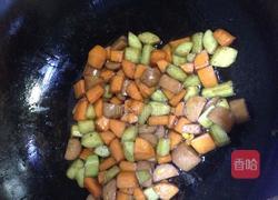 胡萝卜黄瓜火腿块的做法图解4