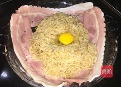 腌肉芝士焗公仔面的做法图解3