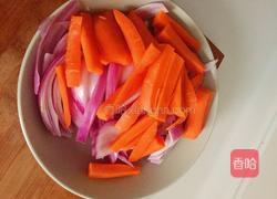 土豆烧牛腩的做法图解1