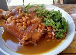 家常焖黄豆肘子