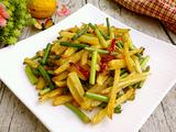 土豆条炒蒜苔的做法[图]