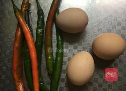 辣椒炒鸡蛋的做法图解1