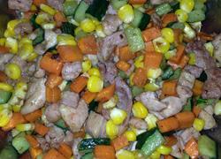 鸡肉胡萝卜玉米青瓜肉丁