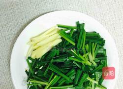 猪肉花甲韭菜汤的做法图解3