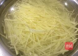 尖椒土豆丝的做法图解1
