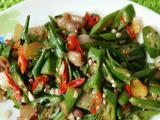 五花肉炒秋葵的做法[图]